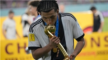 Wechsel von BVB-Jungstar Brunner nach Monaco perfekt U17-Weltmeister Paris Brunner wechselt vom BVB nach Monaco.