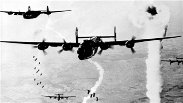 Alliierte Flugzeuge werfen Bomben über Deutschland ab