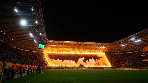 Über den Einsatz von Pyrotechnik wird immer wieder gestritten.