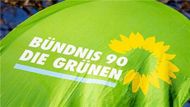 Gegen den Ampel-Trend: Grüne wachsen weiter Überdurchschnittlich ist das Wachstum bei den Grünen insbesondere bei jüngeren Menschen und bei Frauen.