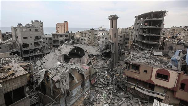 Gaza-Offensive? Israel mobilisiert 300.000 Reservisten Überreste der Ahmed-Jassin-Moschee in Gaza-Stadt. Israel hat als Reaktion auf den massiven Angriff durch die Hamas Luftangriffe im Gazastreifen durchgeführt.