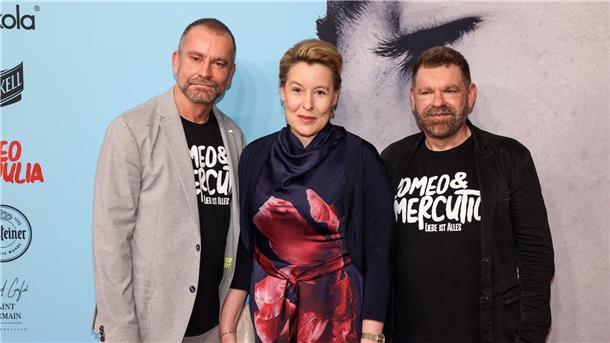 Neues Musical erzählt von Romeo und Julia Ulf Leo Sommer (l-r), Franziska Giffey und Peter Plate bei der Premeire von „Romeo & Julia - Liebe ist Alles“ im Stage Theater des Westens.