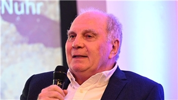 Uli Hoeneß ist jetzt Teil der Genossenschaft des FC St. Pauli.