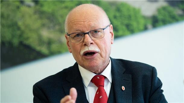 Ulrich Mäurer (SPD), Innensenator von Bremen, bei einer Pressekonferenz.