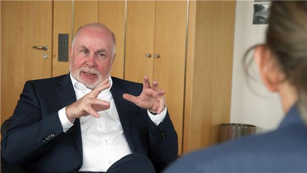 Gewerkschaft kündigt hohe Lohnforderung an Ulrich Silberbach, dbb-Chef, will besseren Lohn für den öffentlichen Dienst.