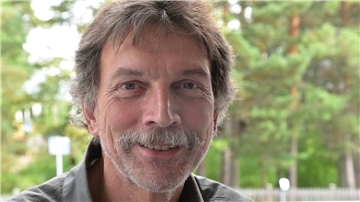 Porträtfoto von Ulrich Tholl