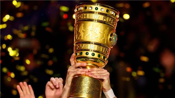 Wenn der Fußballplatz vier Meter zu kurz ist Um den geht es für die Fußballer: Am Wochenende startet der DFB-Pokal.