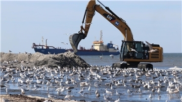 Um den Westen der Insel Norderney zu schützen, wurden zuletzt tausende Kubikmeter Sand aufgespült. 