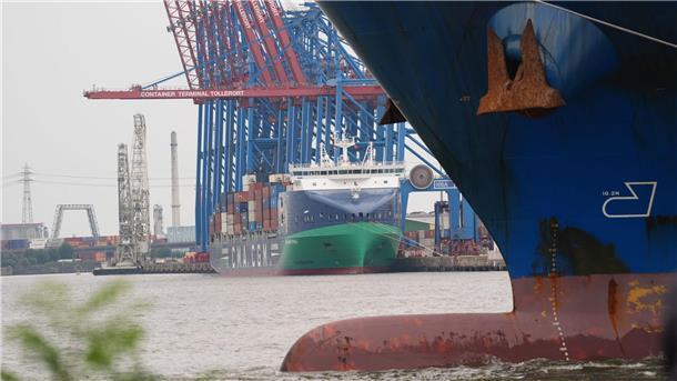 Seehäfen melden 15 Milliarden Euro Investitionsbedarf an Um die Infrastruktur der deutschen Seehäfen zu sanieren und auszubauen, braucht es laut Branchenverband 15 Milliarden Euro vom Bund (Archivbild).