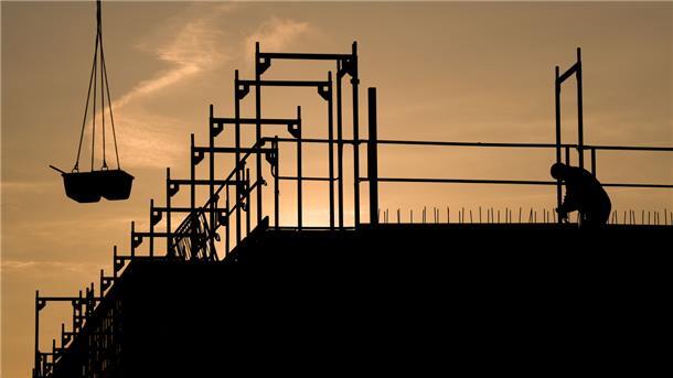 „Um ein halbwegs attraktives Angebot zu machen“, so Wohnungsbau-Chefin Regina Neuke, soll es für die Sozialwohnungen in Tossens eine dreijährige Mietpreisbindung mit 5,60 Euro je Quadratmeter als Obergrenze geben.