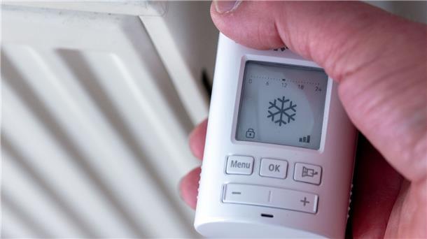 Um gut über den Winter zu kommen fordert die Bundesnetzagentur weitere Einsparungen im Gasverbrauch von privaten Haushalten.