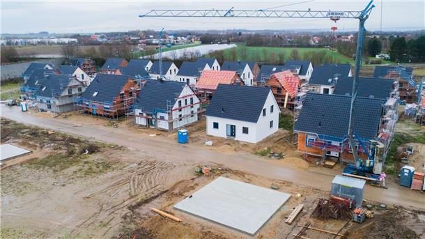 Um ortsansässige, vor allem jüngere Menschen dauerhaft an sich zu binden, greifen manche Gemeinden zum sogenannten Einheimischenmodell.