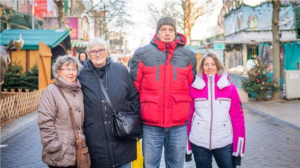 Straßenumfrage in der Bürger: Keine Lust auf Feuerwerk Umfrage Silvester-Feuerwerk 2022/23 im privaten Umfeld. Im Bild: Angelika Matter (zweite von links) mit Familie. Foto: Hartmann