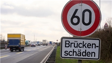 Umweltministerin Lemke plädiert dafür, sich bei Bauarbeiten zuerst auf das vorhandene Autobahnnetz zu konzentrieren, vor allem auf Hunderte sanierungsbedürftige Brücken.