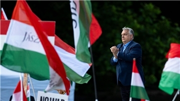 Ungarns Ministerpräsident Viktor Orban spricht in Budapest zu seinen Anhängern.