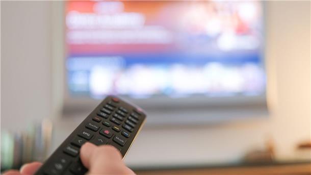 Pünktlich Fernsehen wird weniger Ungefähr ein Drittel der Menschen ab 14 Jahren sieht höchstens einmal im Monat oder sogar nie fern.
