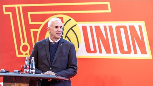Union Berlins Präsident Dirk Zingler kritisiert den Zustand des deutschen Frauenfußballs. (Archivbild)
