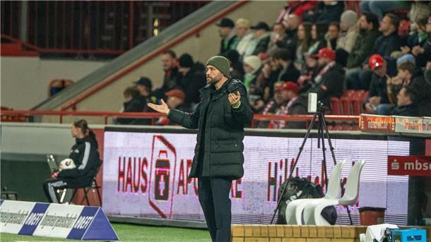 Union Berlins Trainer Stephan Lerch muss lange auf seine Spielerin Korina Janez verzichten. (Archivbild) 