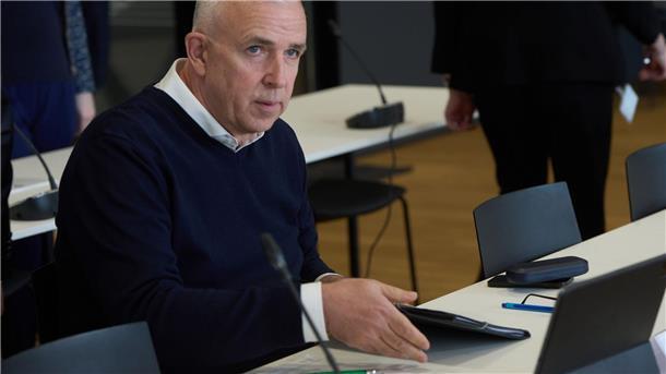 1. FC Union prüft nach DFB-Urteil zivilrechtliche Schritte Union-Präsident Dirk Zingler will nach dem Urteil auch zivilrechtliche Schritte einleiten.