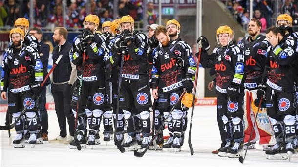Am Mittwoch steigt die Sause der Vizemeister-Helden der Fischtown Pinguins Unmittelbar nachdem der Titel-Traum am Freitagabend geplatzt war, herrschte natürlich die Enttäuschung bei den Pinguins vor. Doch mittlerweile realisieren sie immer mehr, was für eine sensationelle Saison sie abgeliefert haben.