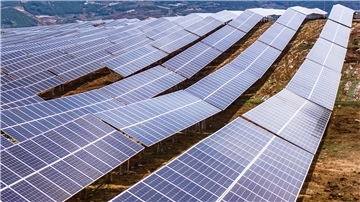 Widerstand gegen Solarpark-Pläne in Ihlienworth Unser Themenfoto zeigt einen Solarpark in China. Ganz so groß dürfte der in Ihlienworth nicht werden.