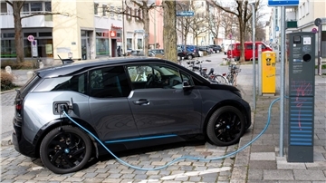 Unter den großen deutschen Städten fahren die Einwohner von Stuttgart, Münster, Bielefeld und München besonders häufig mit Elektroautos.