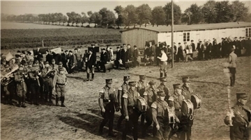  Einmarsch der zweiten Berliner Arbeitskolonne in das Lager Gyhum am 12. September 1934.