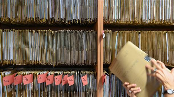 Studie: Bürokratie kostet deutsche Wirtschaft 67 Milliarden Unternehmen in Deutschland müssen eine Vielzahl von Vorschriften erfüllen