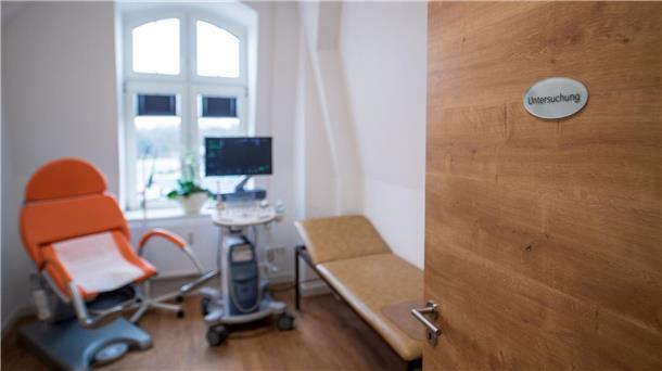 Untersuchungszimmer der Gynäkologie. Die Zahl der Schwangerschaftsabbrüche ist gestiegen.