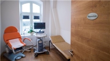 Untersuchungszimmer der Gynäkologie. Die Zahl der Schwangerschaftsabbrüche ist gestiegen.