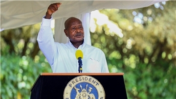 Unterzeichnet der ugandische Präsident Yoweri Museveni das „Anti-LGBT-Gesetz“, wonach bei homosexuellen Handlungen die Todesstrafe drohen könnte?