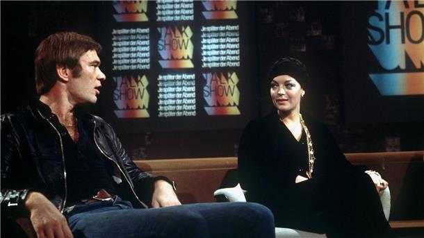 Wie Romy Schneider vor 50 Jahren die TV-Nation aufregte Unvergessen: Romy Schneider und Burkhard Driest am 30. Oktober 1974 in der WDR-Talkshow „Je später der Abend“. (Archivbild)