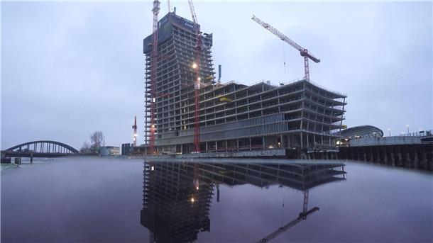 Unvollendet: Der Elbtower droht Hamburgs größte Bauruine zu werden. Der Bauherr, das Immobilienunternehmen Signa, hat im November Insolvenz angemeldet.