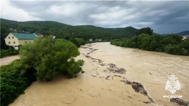 Überschwemmungen in beliebter russischer Urlaubsregion Unwetter haben im Kreis Tuapse in der Region Krasnodar zu Überschwemmungen geführt. (Handout)
