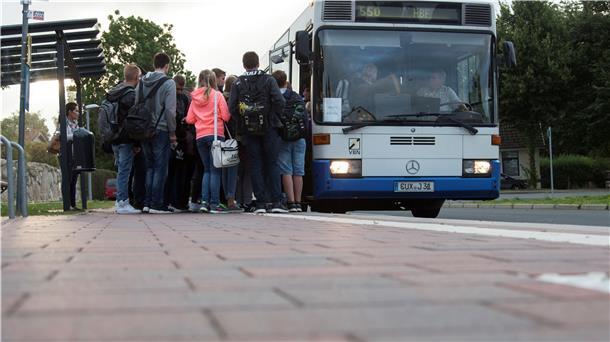 Unzufrieden mit dem Transport zur Schule: Haltestellen gibt es in der Stadt Geestland reichlich - einigen Elternvertretern am NIG reicht die Anzahl der Busse nicht.
