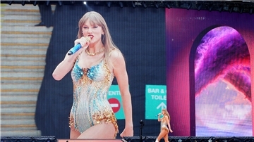 US-Popstar Taylor Swift beim Londoner Konzert im Wembley-Stadion im Rahmen ihrer Eras-Tour.