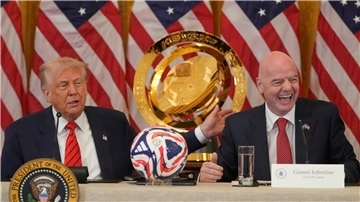 US-Präsident Donald Trump und FIFA-Präsident Gianni Infantino bei einem Termin im Weißen Haus.