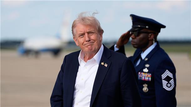 US-Präsident Donald Trump will im Ausland produzierte Filme mit einem Zoll von 100 Prozent belegen. (Archivbild)