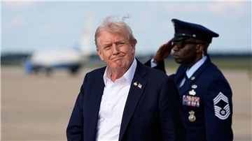 US-Präsident Donald Trump will im Ausland produzierte Filme mit einem Zoll von 100 Prozent belegen. (Archivbild)