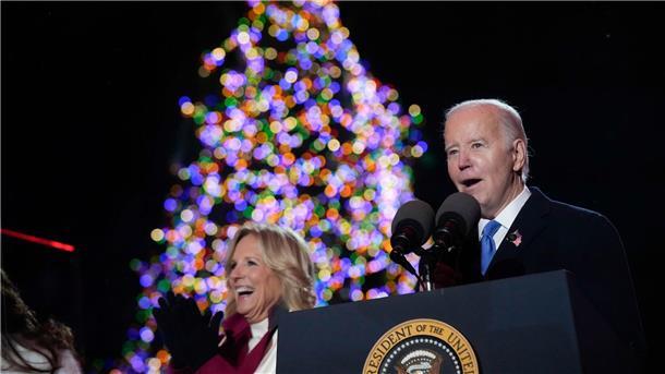 Bidens lassen Weihnachtsbaum vor dem Weißen Haus erstrahlen US-Präsident Joe Biden hat mit seiner Ehefrau Jill die Weihnachtszeit in den USA eingeläutet.