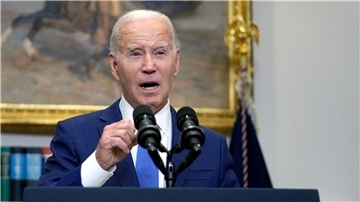 US-Präsident Joe Biden spricht im Roosevelt Room des Weißen Hauses.