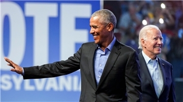 US-Präsident Joe Biden und sein Vorgänger Barack Obama in Pennsylvania.