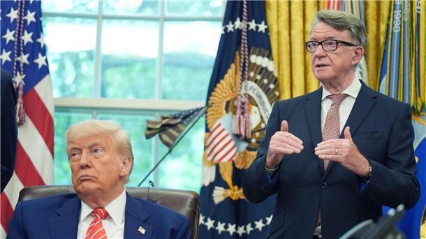 US-Präsident Trump und Peter Mandelson gerieten durch ihre Beziehungen zu Epstein beide unter Druck. (Archivbild)