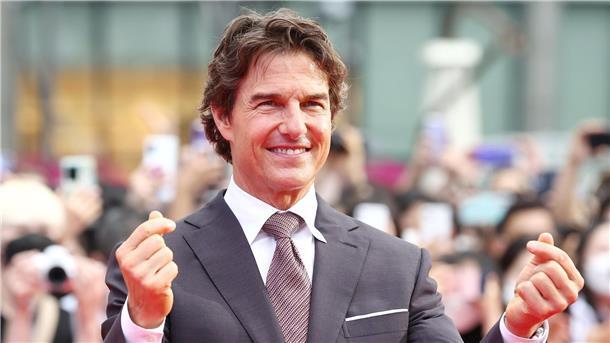 Tom Cruise bedankt sich in luftiger Höhe bei seinen Fans US-Schauspieler Tom Cruise bei einer Premiere in Seoul.