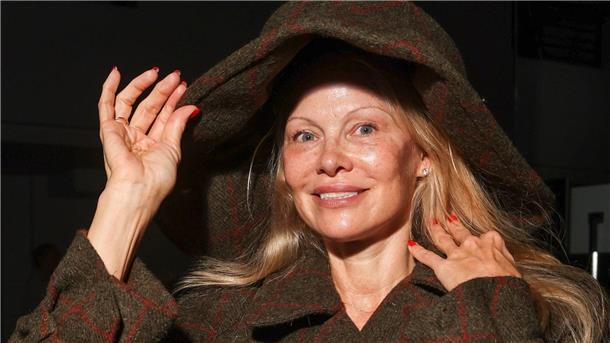 US-Schauspielerin Pamela Anderson ungeschminkt auf der Modewoche in Paris.