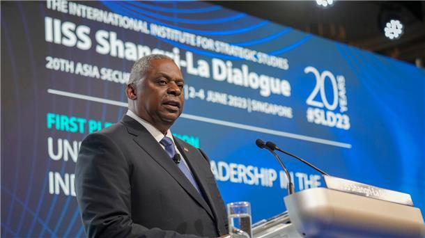 China wirft Lloyd Austin „falsche Anschuldigungen“ vor US-Verteidigungsminister Lloyd Austin spricht auf dem asiatischen Sicherheitsforum Shangri-La-Dialog in Singapur.