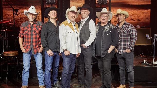 Uwe Lost (l-r), Tim Reese, Andreas Cisek, Teddy Ibing, Knut Bewersdorff und Dirk Schlag sind Truck Stop.