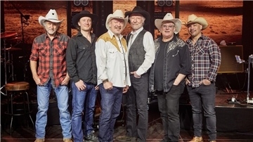 Uwe Lost (l-r), Tim Reese, Andreas Cisek, Teddy Ibing, Knut Bewersdorff und Dirk Schlag sind Truck Stop.
