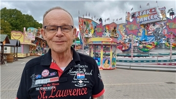 Uwe Zander vor dem Freimarkt Bremerhaven.