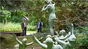 Vandalismus und der Zahn der Zeit setzen den Skulpturen zu. Immer wieder muss mit großem Aufwand restauriert werden. Der größte Sanierungsfall der Anlage ist der Brunnen „Geburt der Venus“.